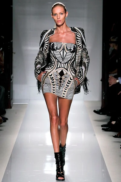 Look 30